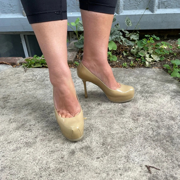 YSL Saint Laurent Tribtoo Taupe Leather Pumps, size 37.5 - Picture 2 of 16